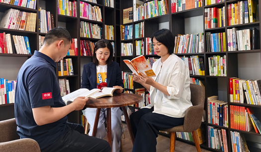 翻開“城發(fā)”這本書，每一頁，都是鄭州的煙火與遠方